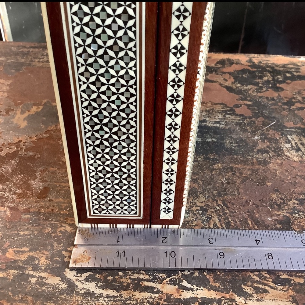 Egyptian Mother of Pearl Inlay Box - Picture 6 of 9